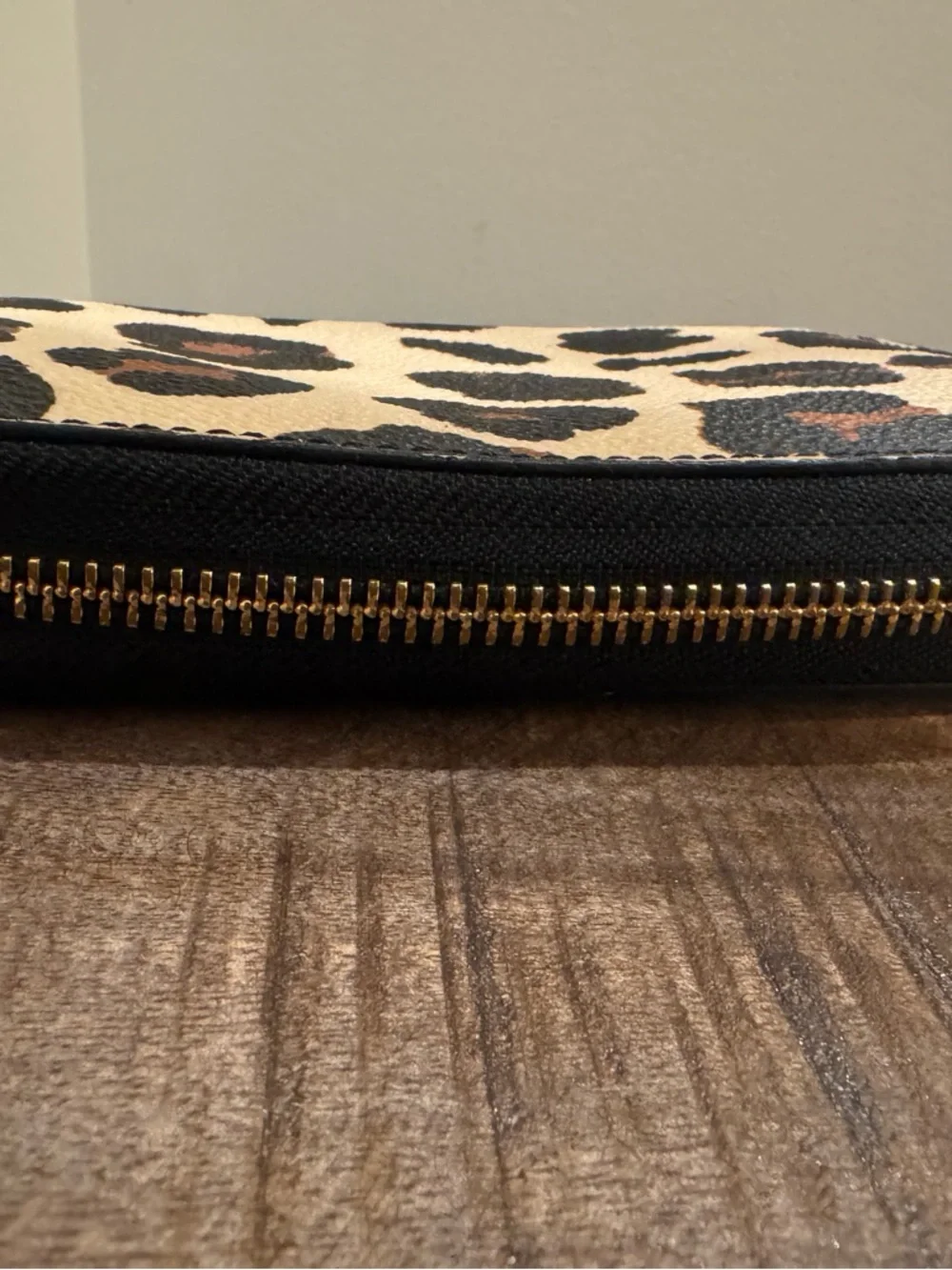 Tory Burch Robinson leopard print wallet - Picture 9 of 11